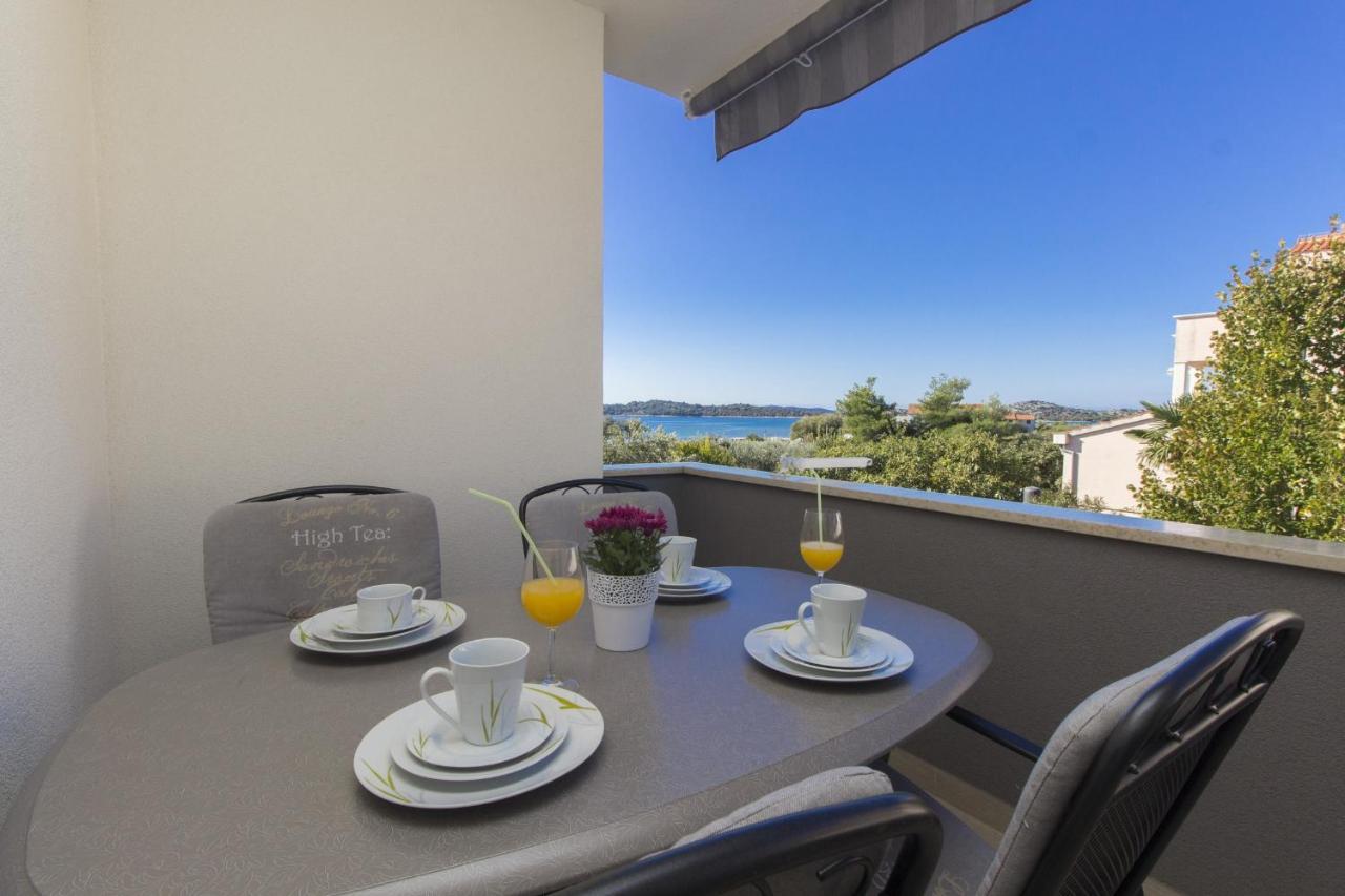 Apartments Luka Vodice Eksteriør billede