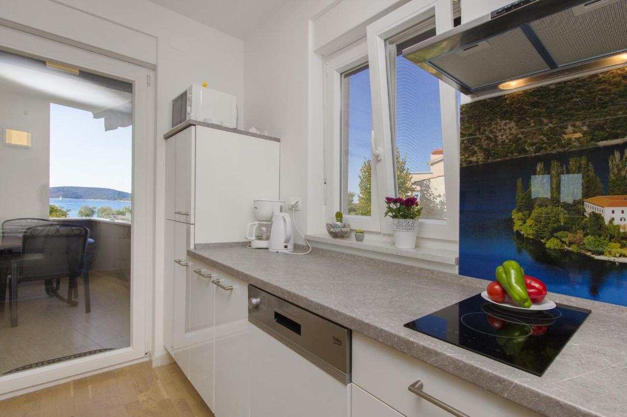 Apartments Luka Vodice Eksteriør billede
