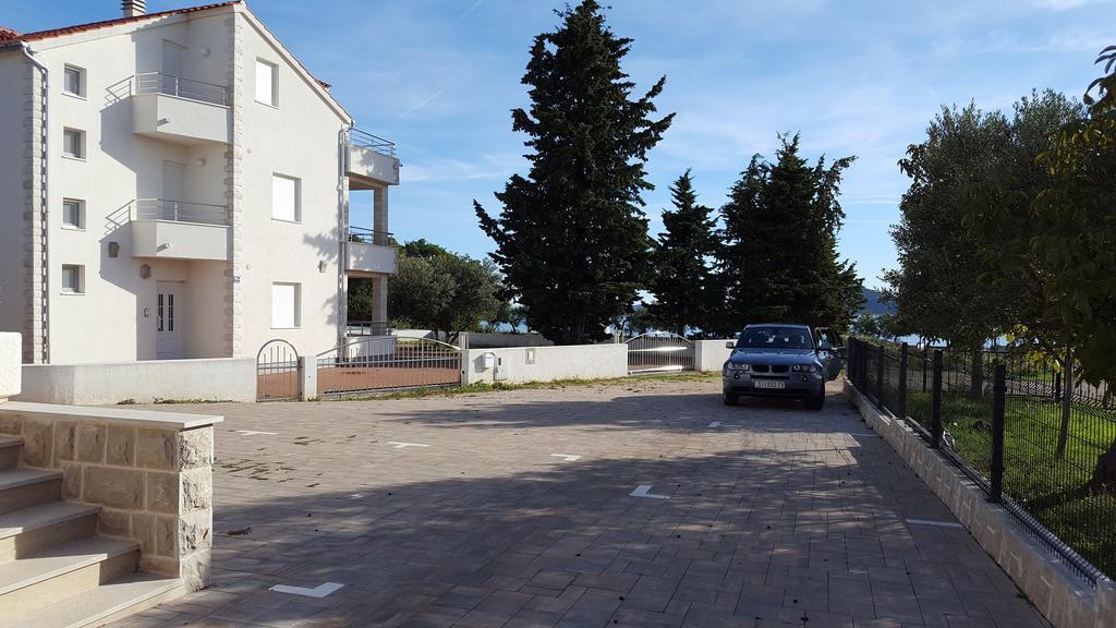 Apartments Luka Vodice Eksteriør billede