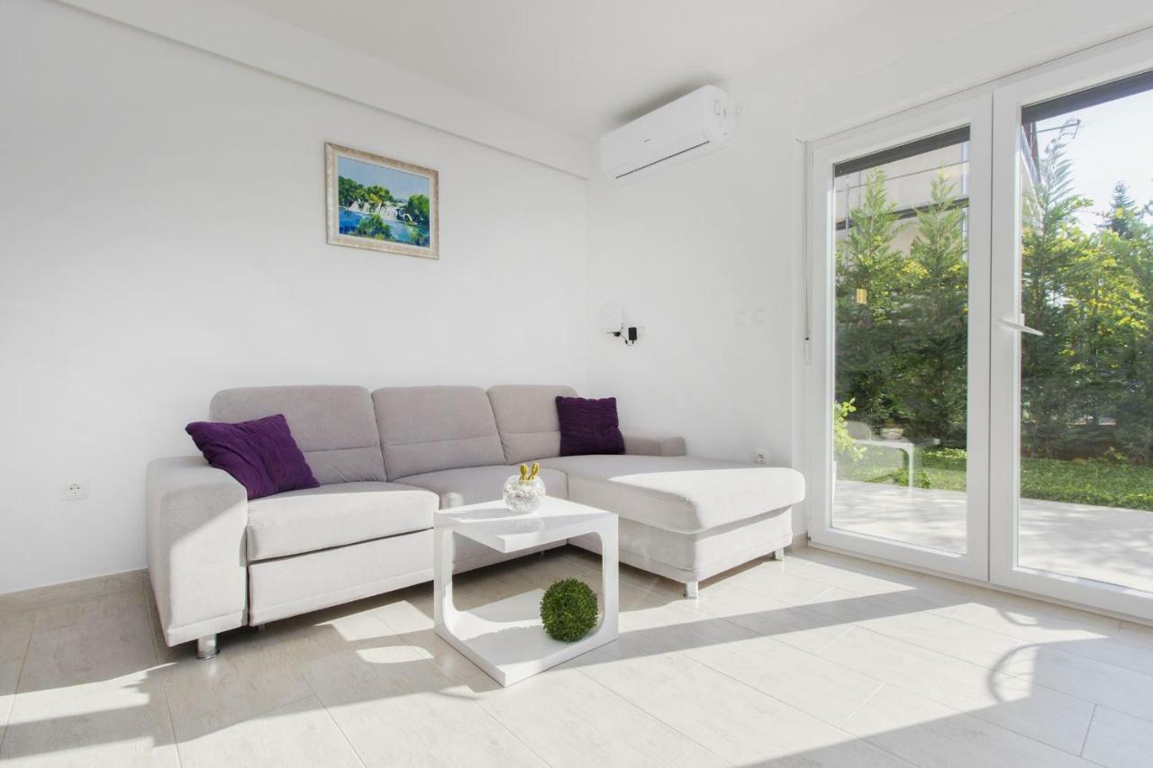 Apartments Luka Vodice Eksteriør billede