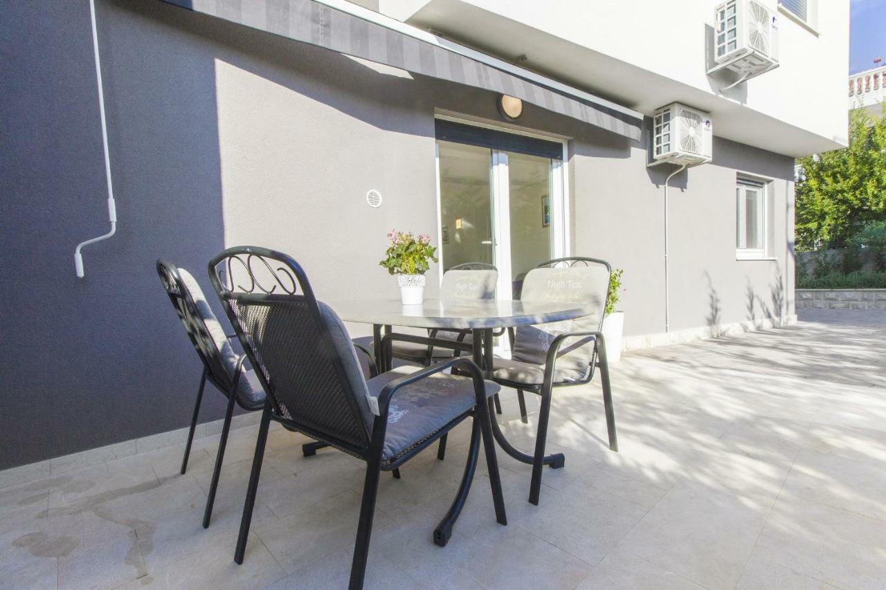 Apartments Luka Vodice Eksteriør billede