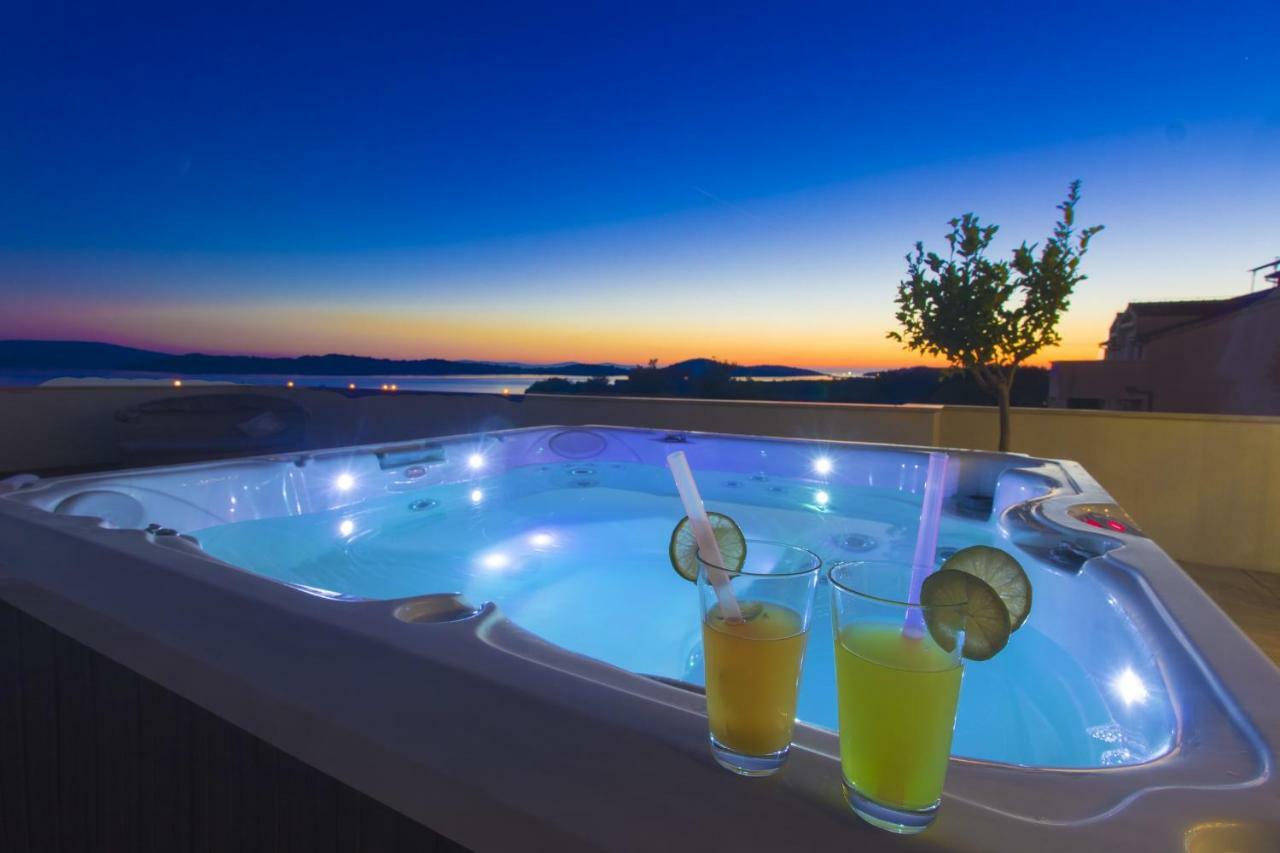 Apartments Luka Vodice Eksteriør billede